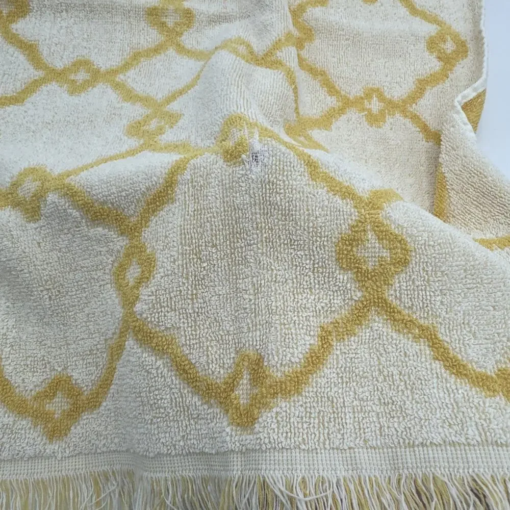 Vintage MCM Gold Yellow Sculpted Fringe Bath/Hand Towel 100% Cotton